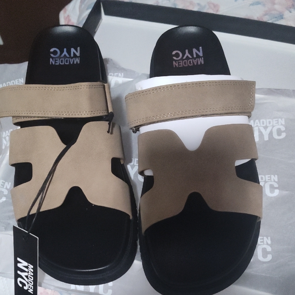 Steve Madden Tan and Black Sandals
